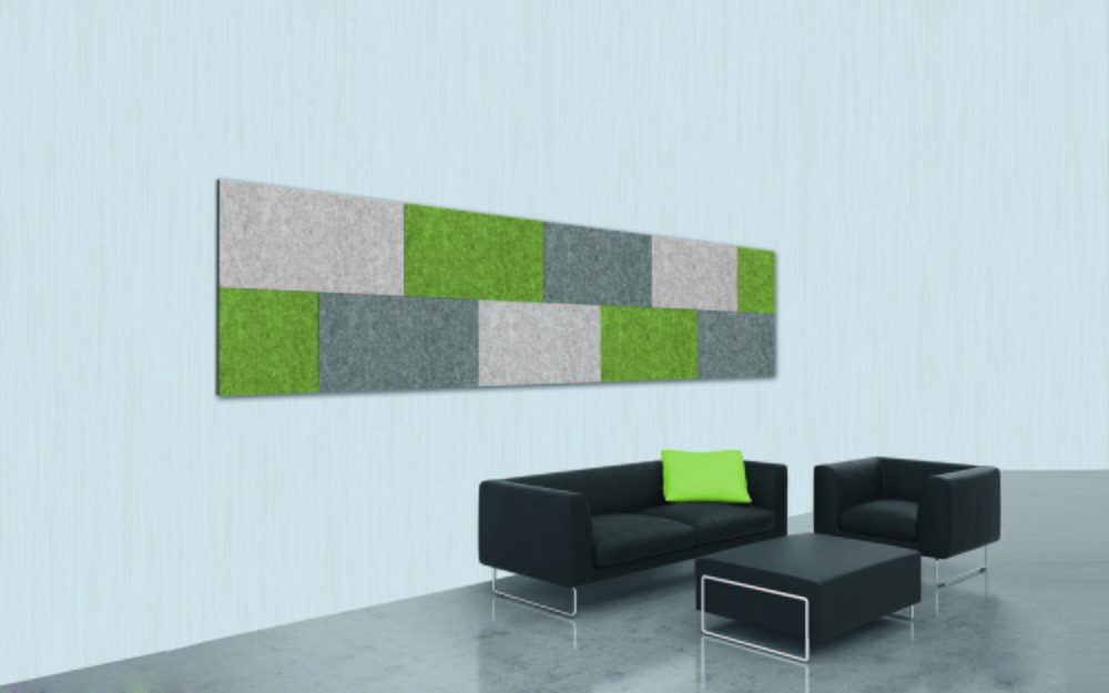 Panel fonoabsorbente Divi Smart fijado en la pared. Composición decorativa en varios colores en zona de sofás de hotel